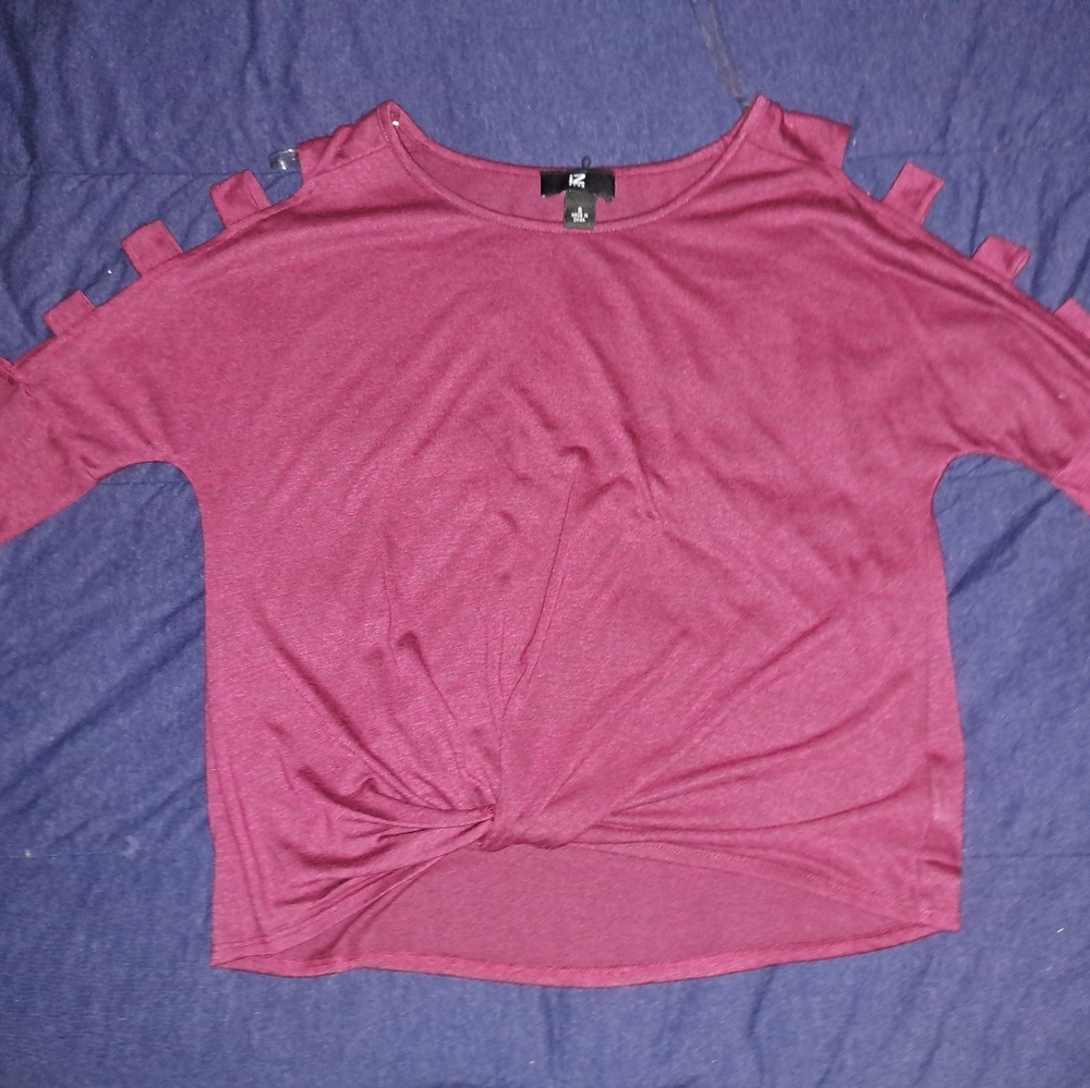 3/4 sleeve with cut outs twist top